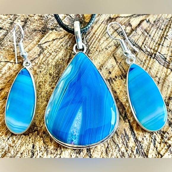 Blue Botswana Lace Agate Pendant & Earrings - Picture 8 of 11